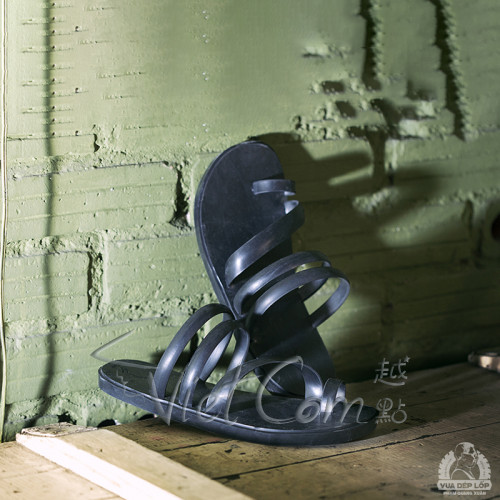 VUA DEP LOP - Challenge Gucci - Pierced thumb